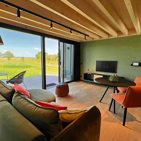 Amazing With Shared Pool Holiday home